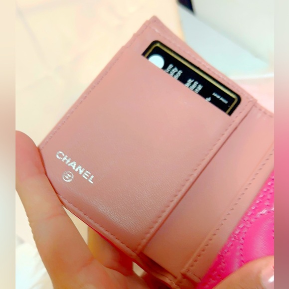 Lambskin Camellia Embossed Compact leather Wallet Fuchsia - Picture 11 of 17